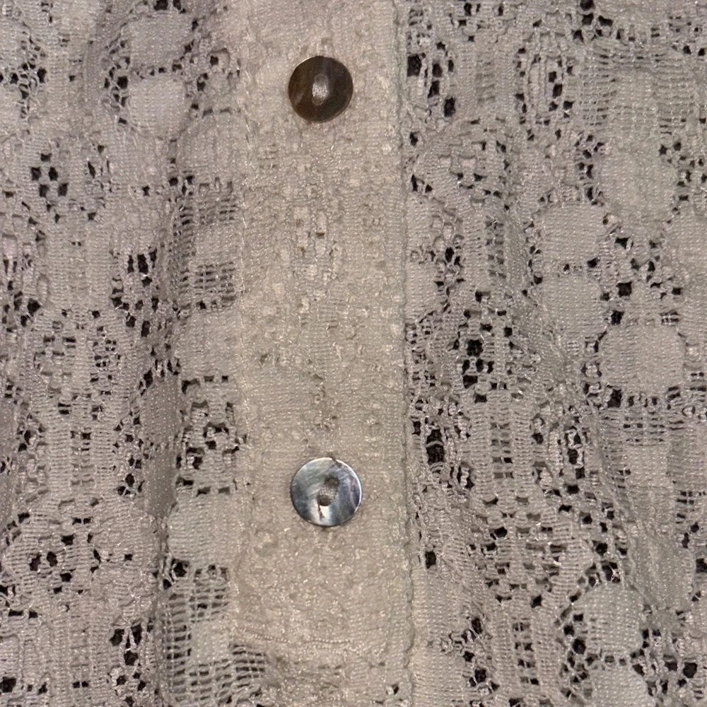 Iris Los Angeles White Lace Sleeveless Top - Picture 4 of 7